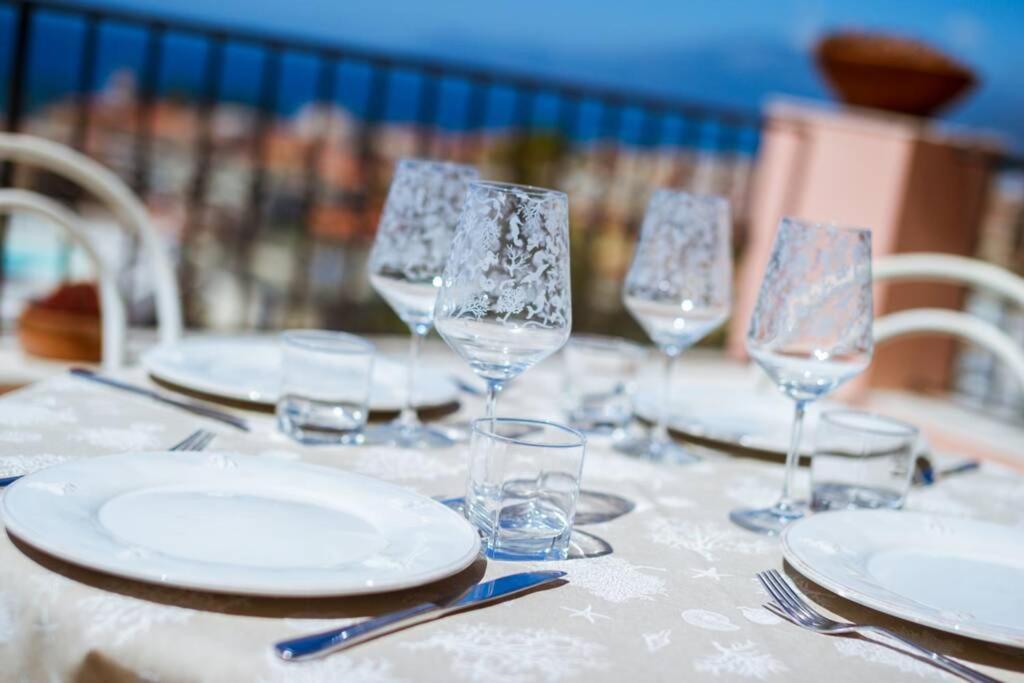 Апартаменти Casa Del Subacqueo. Amazing Terrace With Sea View. Wi-Fi Бордігера Екстер'єр фото