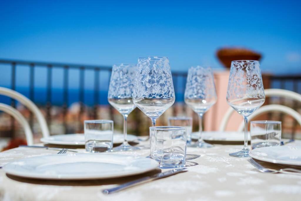 Апартаменти Casa Del Subacqueo. Amazing Terrace With Sea View. Wi-Fi Бордігера Екстер'єр фото